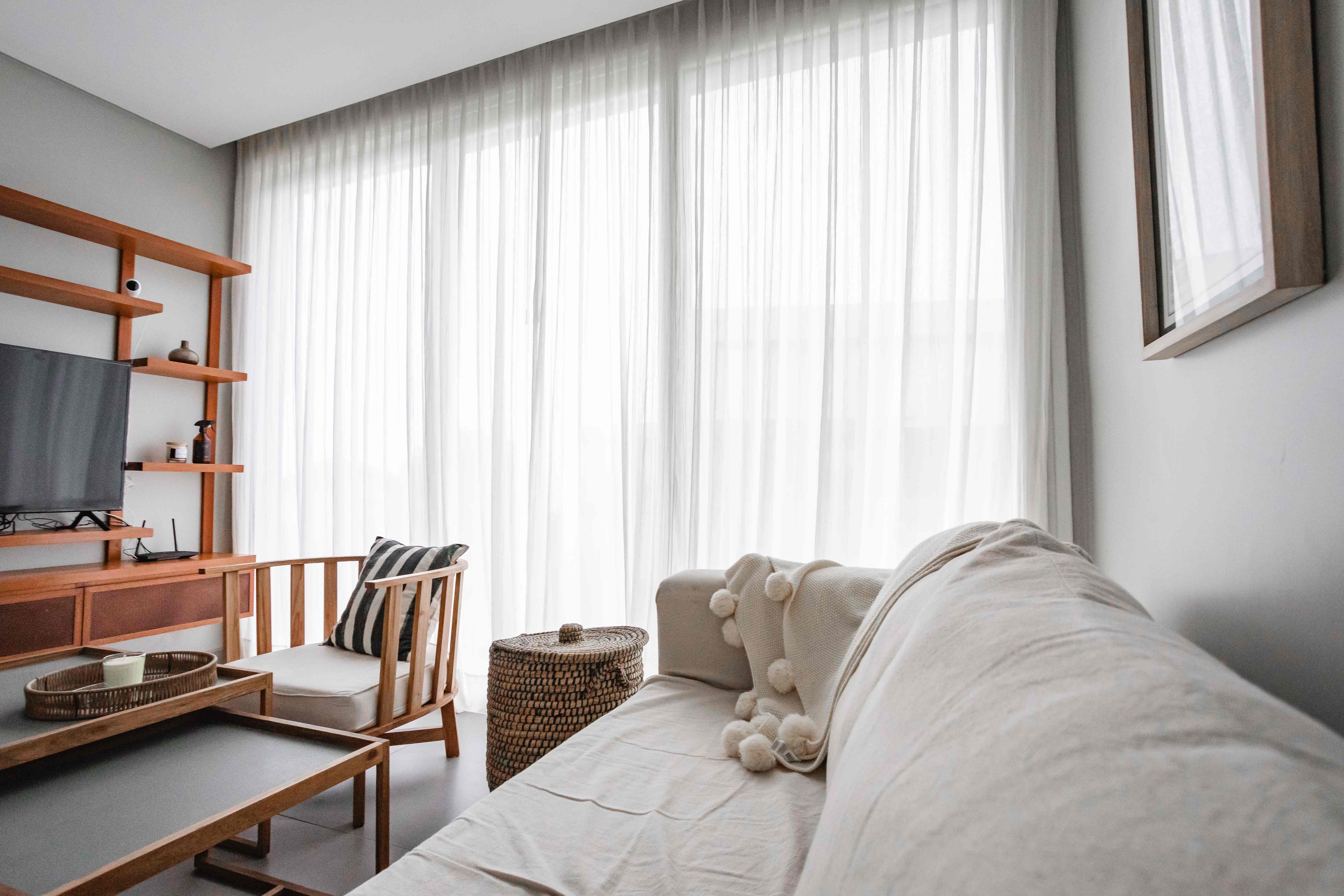 Living moderno con cortinas premium Decortinas